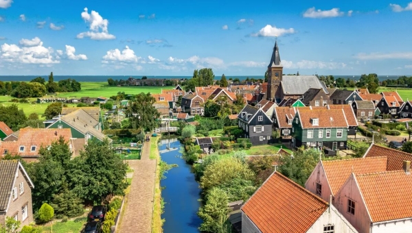 Marken geteisterd door vernielingen en intimidatie
